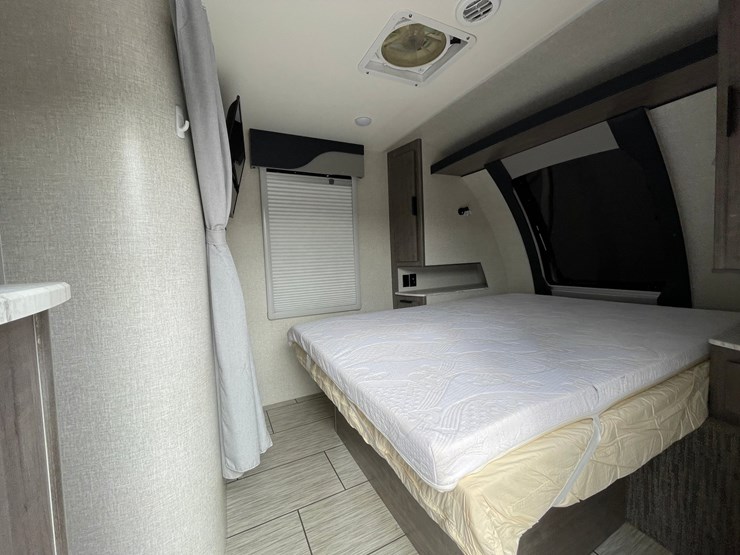 #2824-•-2022-lance-travel-trailer,-(has-new-mexico-title)-image-101