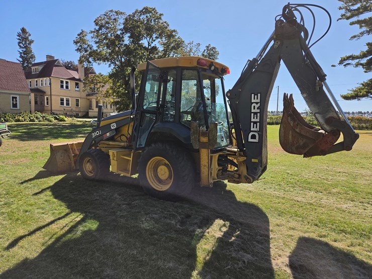 2010-deere-310j-image-3