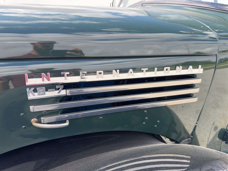 exceptional-international-kb-7-truck-with-fifth-wheel-hitch-image-18