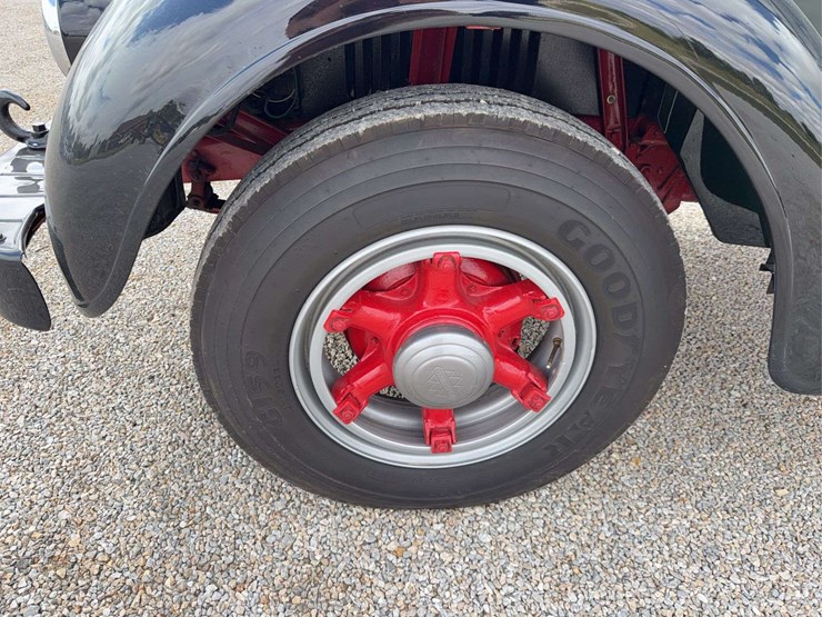 exceptional-international-kb-7-truck-with-fifth-wheel-hitch-image-48
