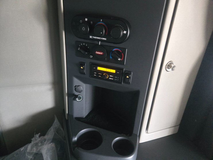 2020-peterbilt-579-image-65