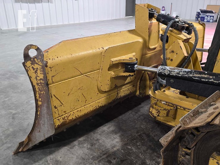 2021-caterpillar-d2-image-12