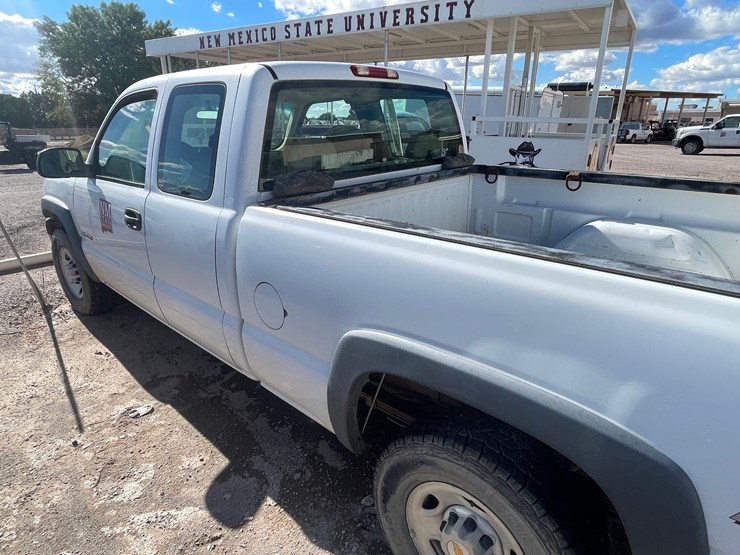 2002-chevrolet-silverado-2500-image-8