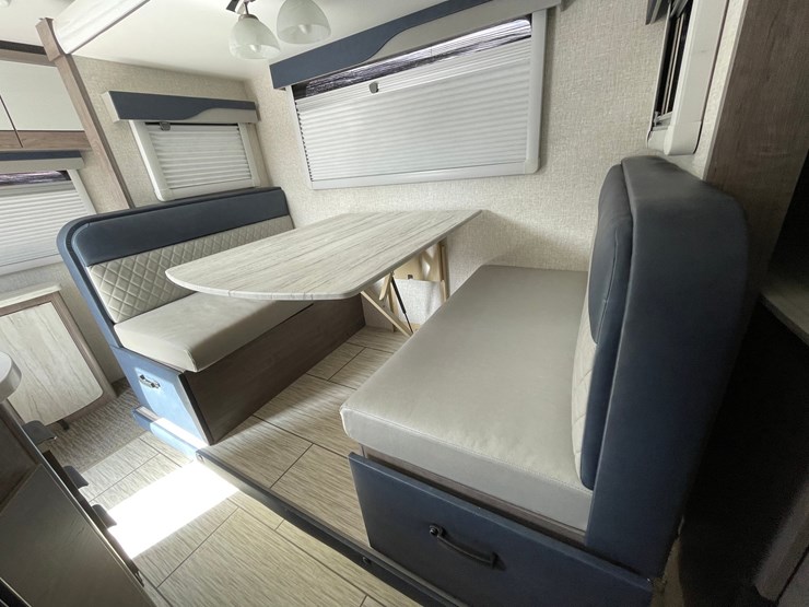 #2824-•-2022-lance-travel-trailer,-(has-new-mexico-title)-image-31