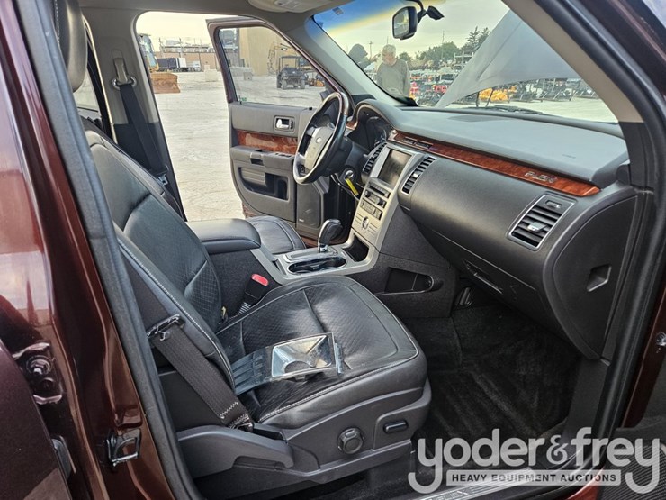 2010-ford-flex-image-40
