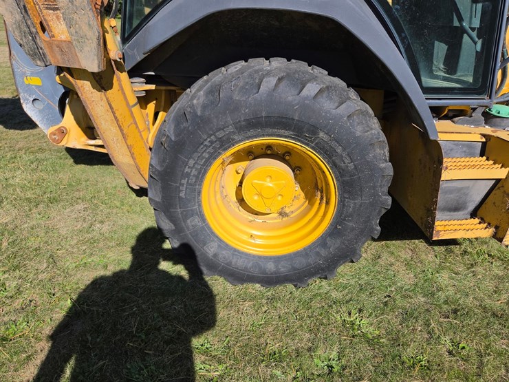 2010-deere-310j-image-45