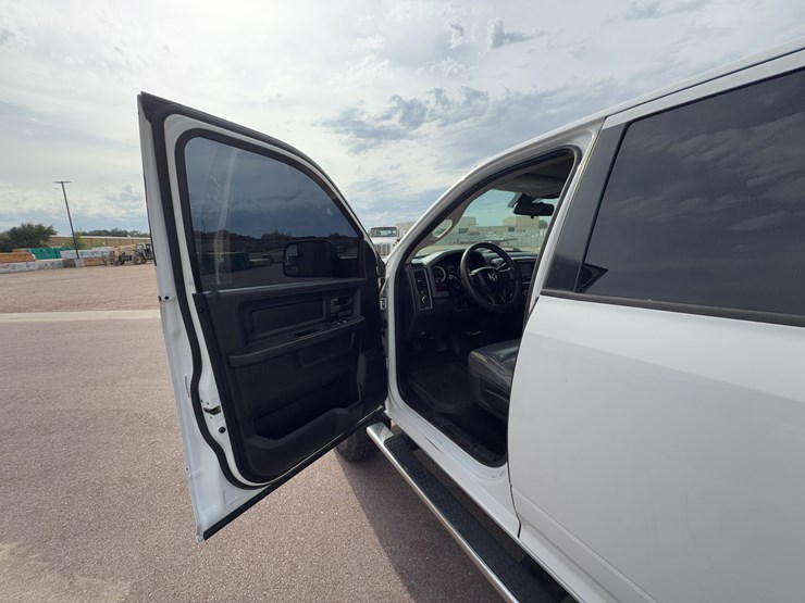 2014-dodge-1500-image-28