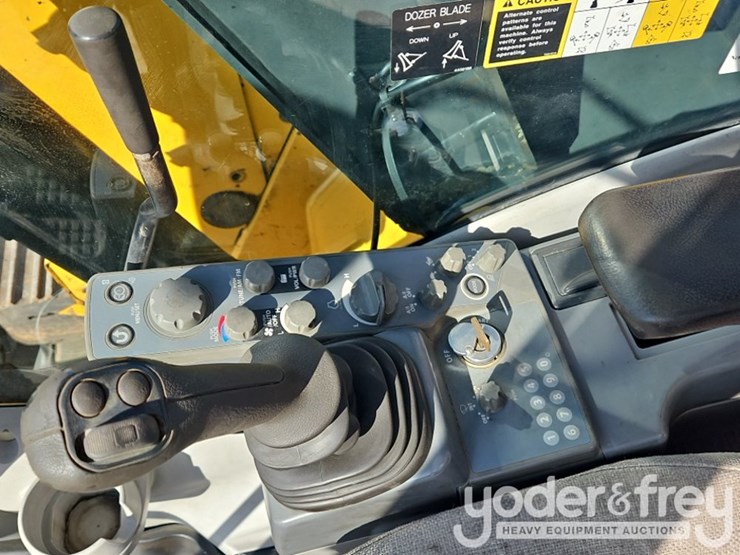 2017-deere-75g-image-26