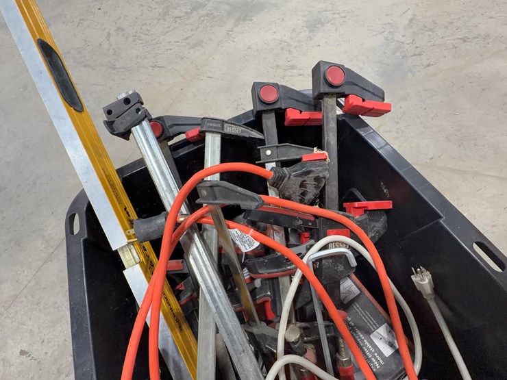 dewalt-miter-saw-with-table-image-9