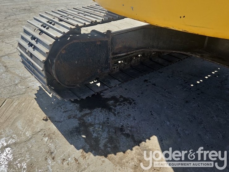 2015-deere-135g-image-17
