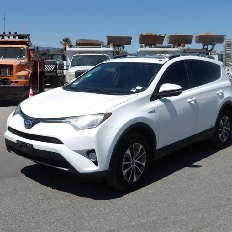 2017 TOYOTA RAV4 XLE