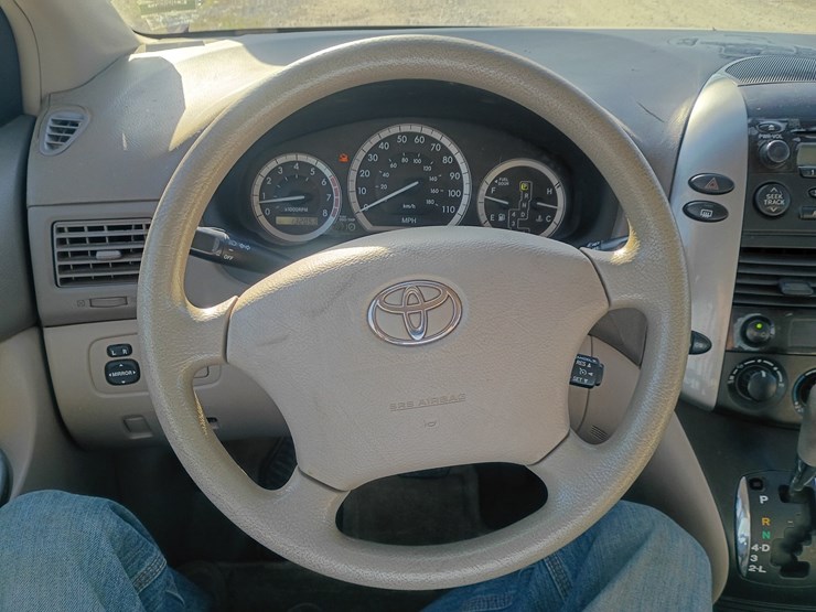 2006-toyota-sienna-image-44