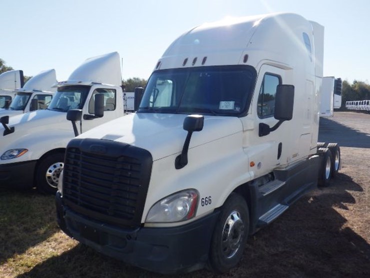 2015-freightliner-cascadia-125-evolution-image-1