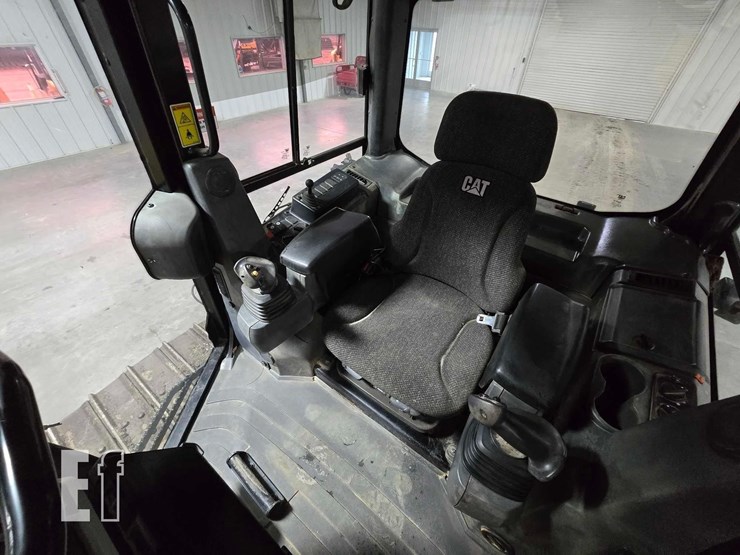 2021-caterpillar-d4-lgp-image-14