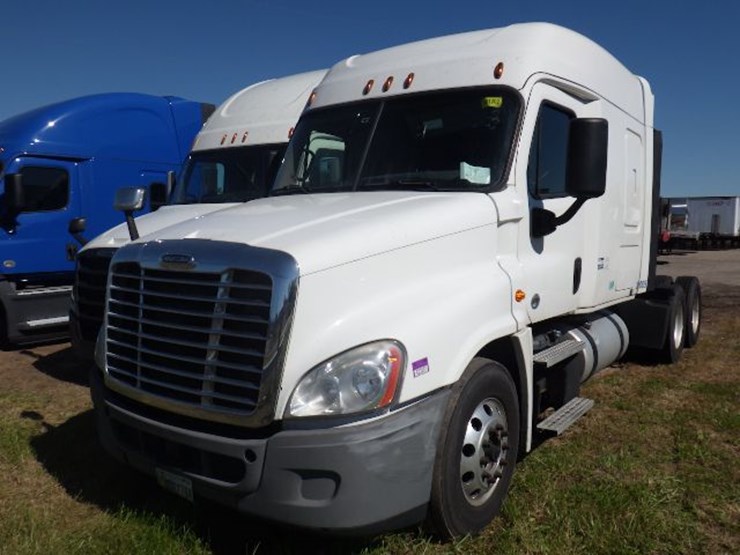 2020-freightliner-cascadia-125-image-1