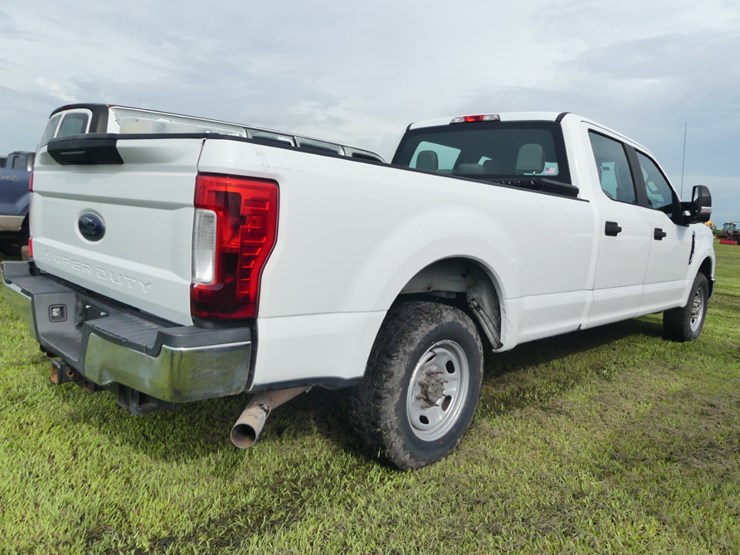 2017-ford-f250-xl-image-3