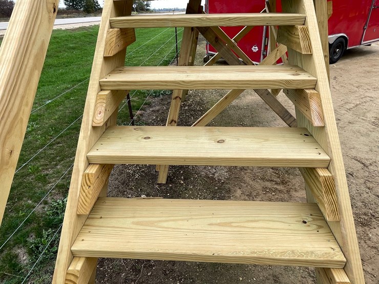 #1281-•-6'-x-6'-deer-blind-on-tower-with-steps-image-20