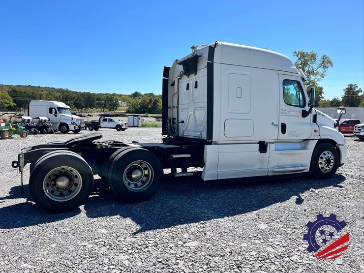 2018-freightliner-cascadia-t/a-truck-tractor-image-12