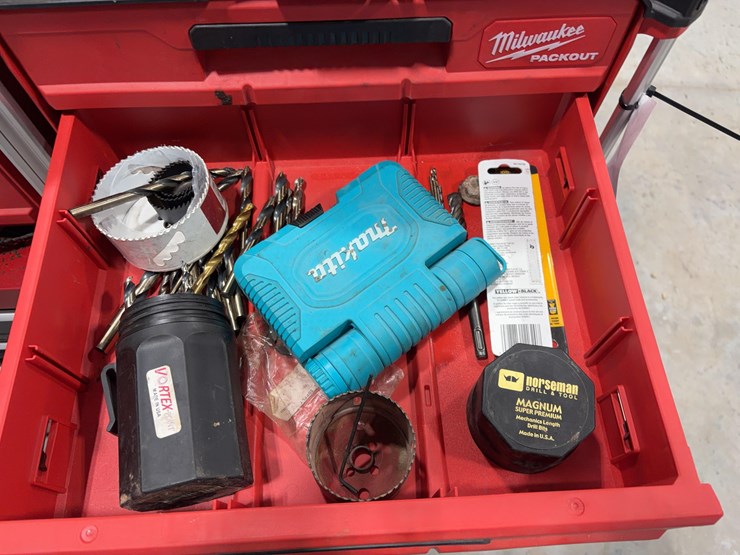 craftsman-tool-box-with-milwaukee-packouts-image-11