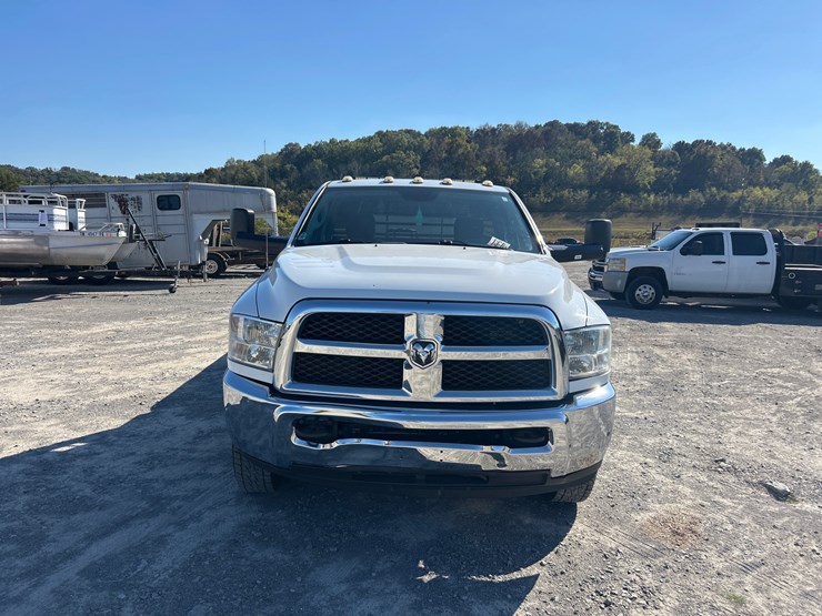 2018-dodge-3500-image-3