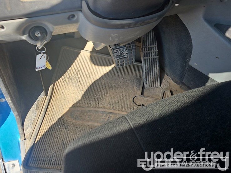 2019-freightliner-122sd-image-31