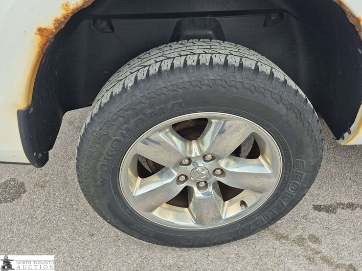 2014-dodge-1500-image-28