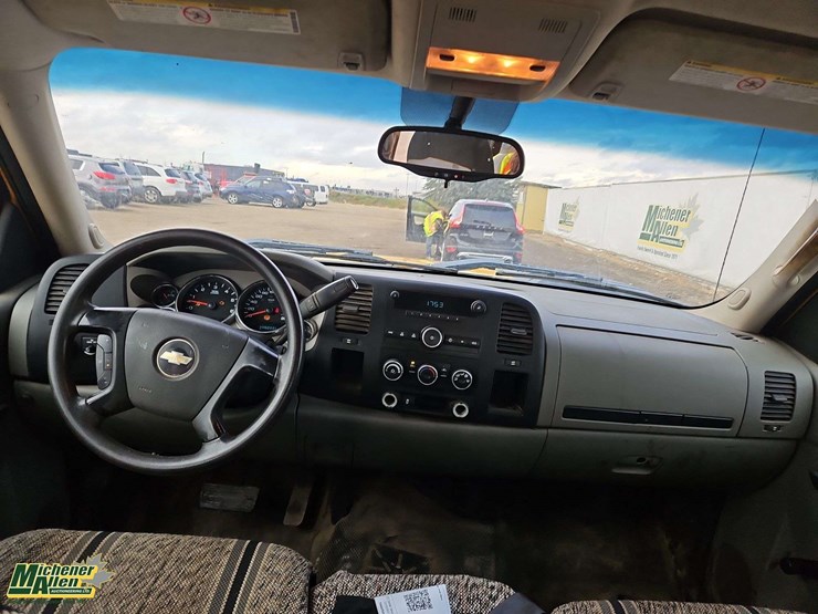 2012-chevrolet-silverado-2500hd-image-25