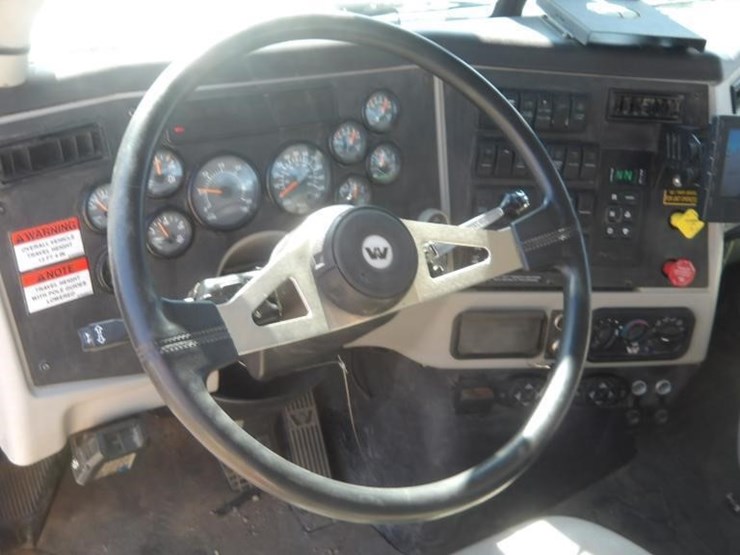 2015-western-star-4800-image-40