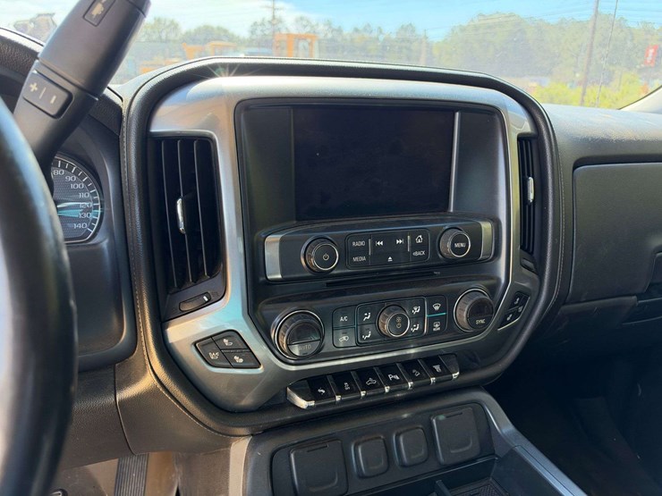 2015-chevrolet-silverado-2500-image-13