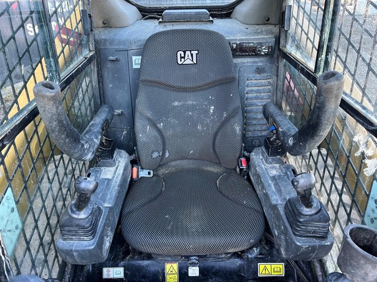 2020-caterpillar-259d3-image-18