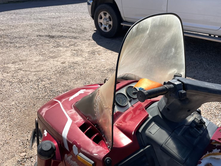 #2898-•-yamaha-venturo-snowmobile-image-23