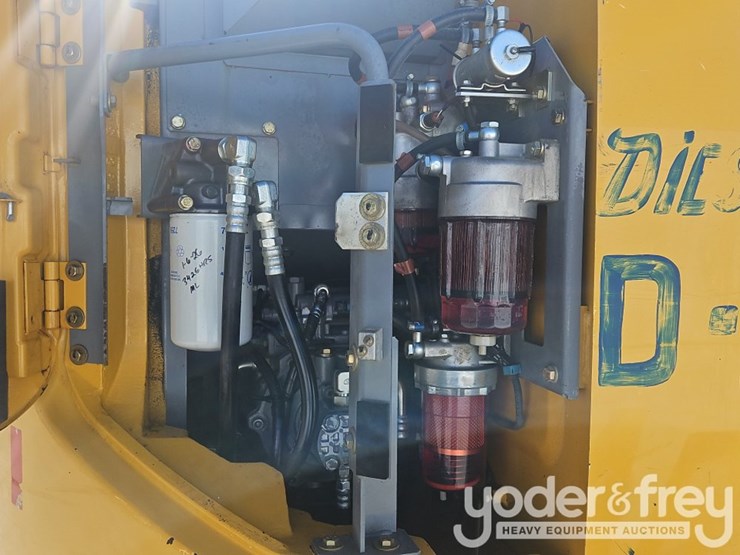 2015-deere-135g-image-19