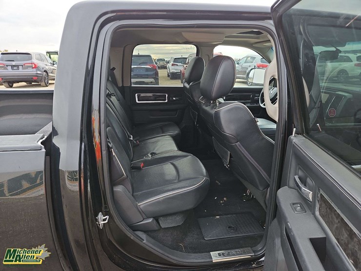 2012-dodge-1500-image-18