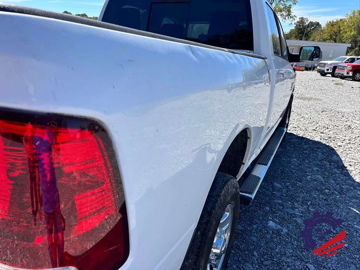 2015-ram-2500-hd-image-40