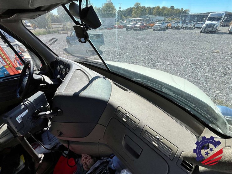 2017-freightliner-cascadia-t/a-truck-tractor-image-79