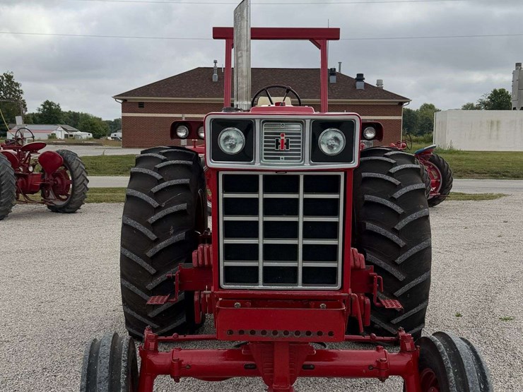 farmall-1066-turbo-row-crop-puller-image-3