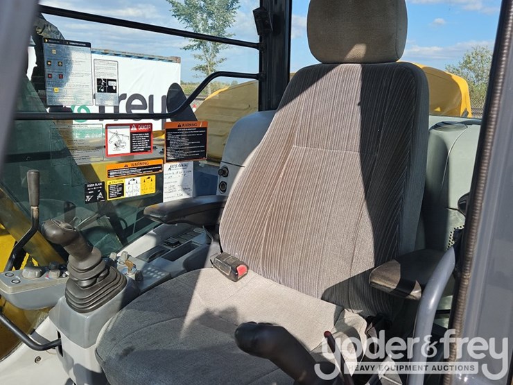 2017-deere-75g-image-25