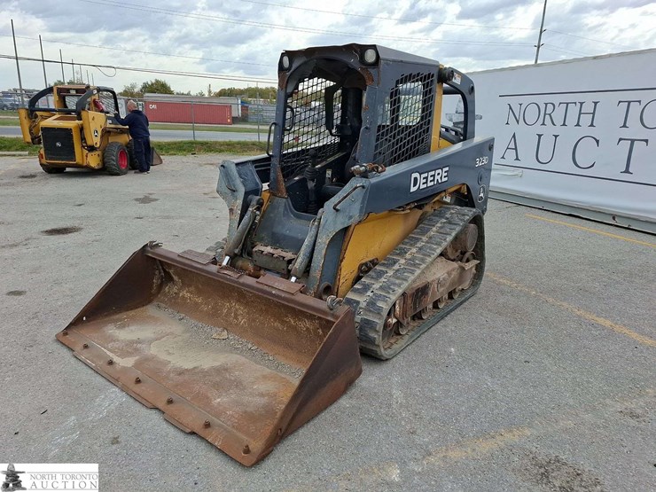 2012-deere-323d-image-1