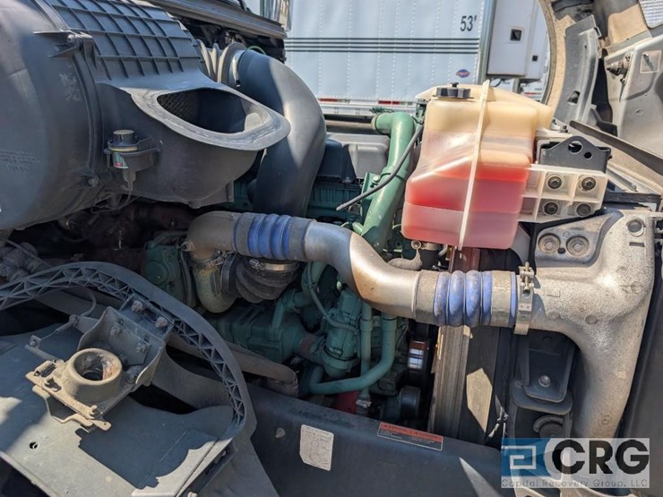 2018-volvo-10-image-28