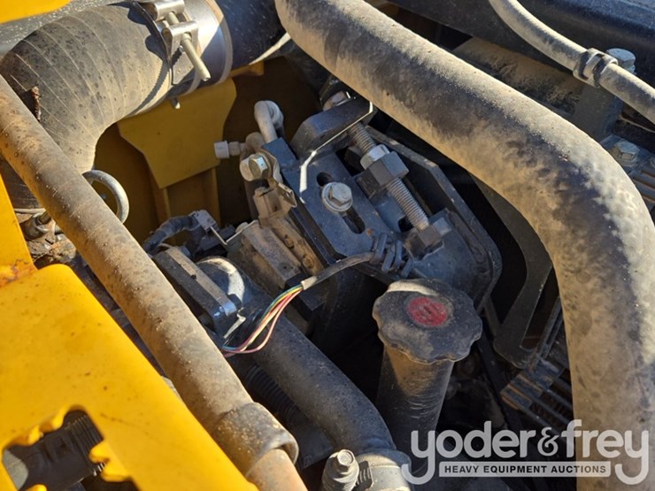 2015-komatsu-pc210-lc-11-image-64