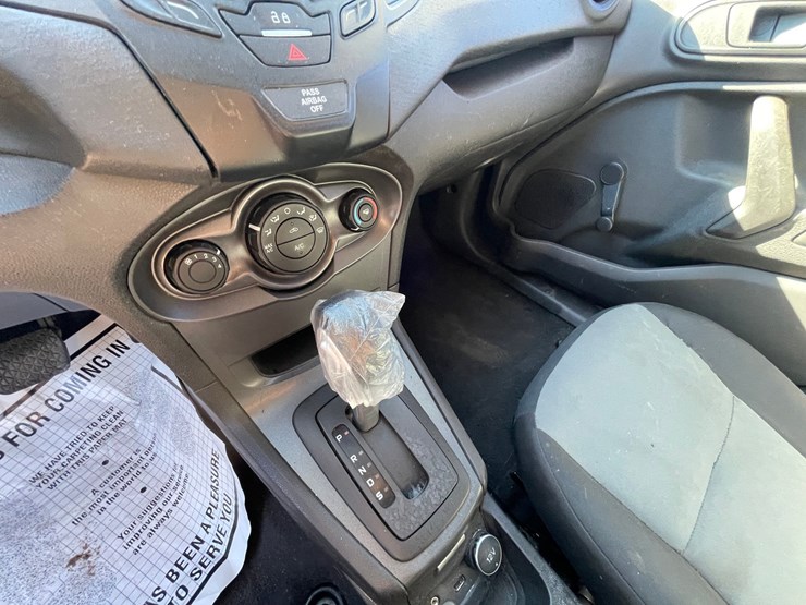 #2761-•-2016-ford-fiesta-passenger-car-(title-in-delay)-image-35