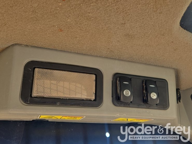 2018-caterpillar-226d-image-51