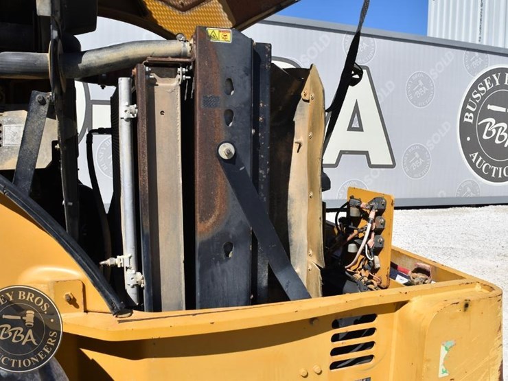 2009-caterpillar-cs56-image-43
