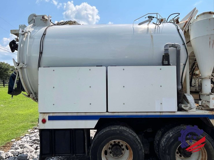 2009-international-sf637-t/a-hydrovac-truck-image-36