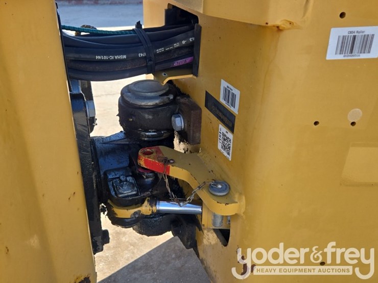 2018-caterpillar-cb34b-image-17
