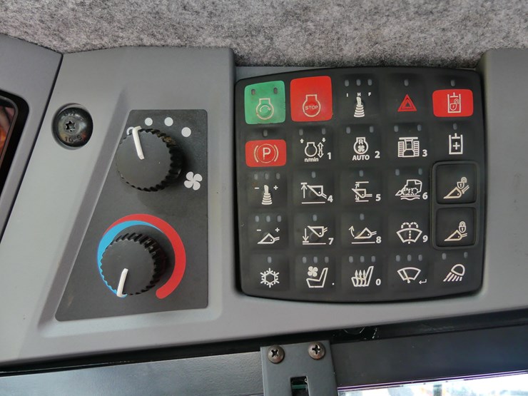 deere-335p-image-18