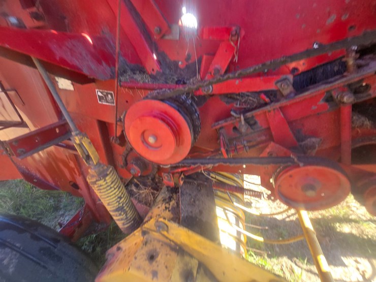2001-new-holland-648-image-25