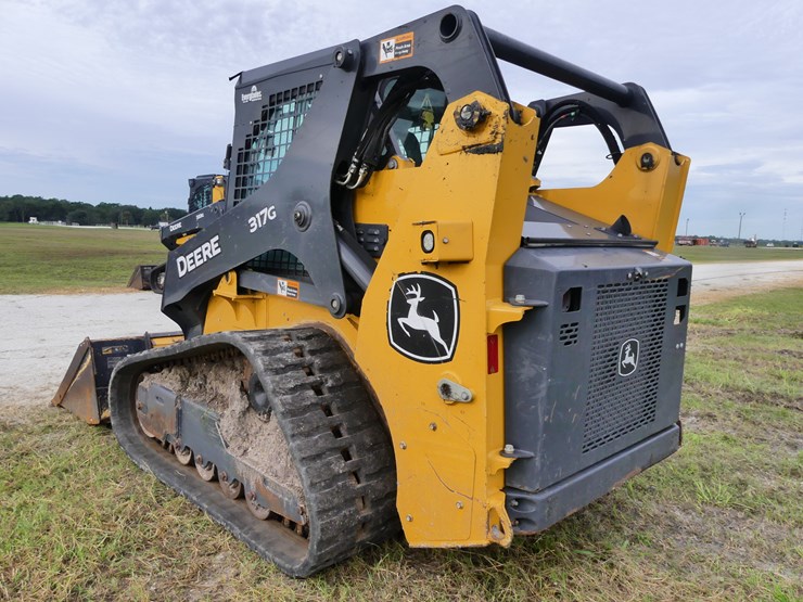 2024-deere-317g-image-4