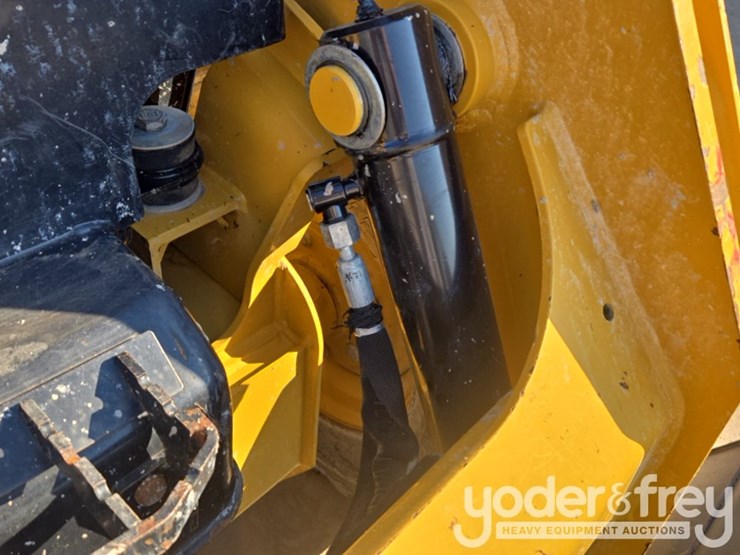 2018-caterpillar-226d-image-17
