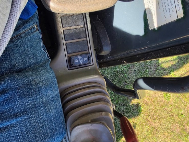 2017-deere-75g-image-31